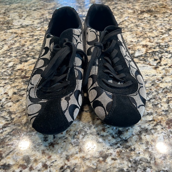 Shoes - Picture 2 of 4